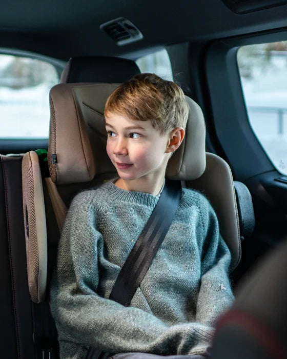 AXKID UP innovativ og sikker beltestol - nye farger!