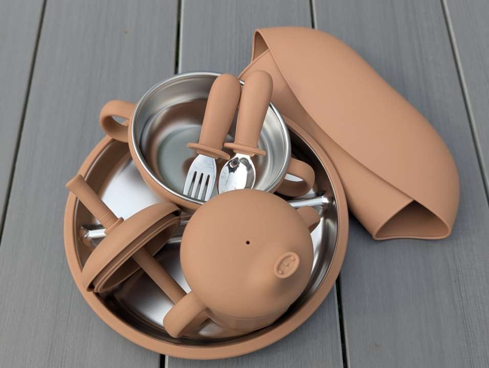 Servise for barn, stål og silikon