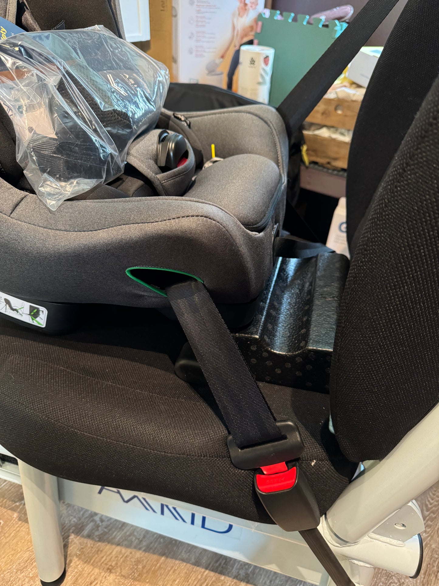 Axkid Minikid 4 med kilen for lettere å montere med beinplass