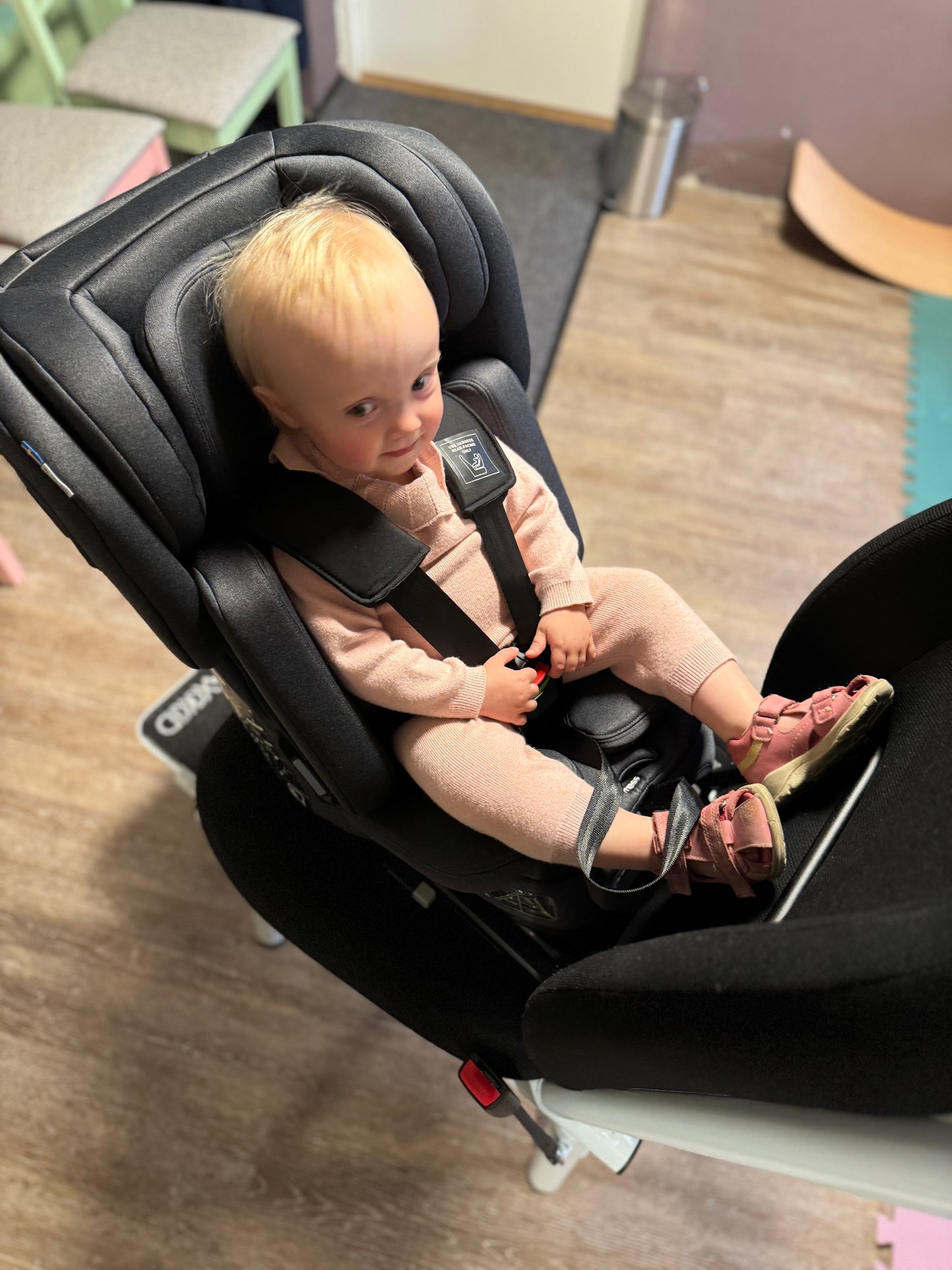TInySeats Two med småbarnsinnlegg, 1 åring, 9 kg og 73 cm, i Holm Barnesikrings Butikk