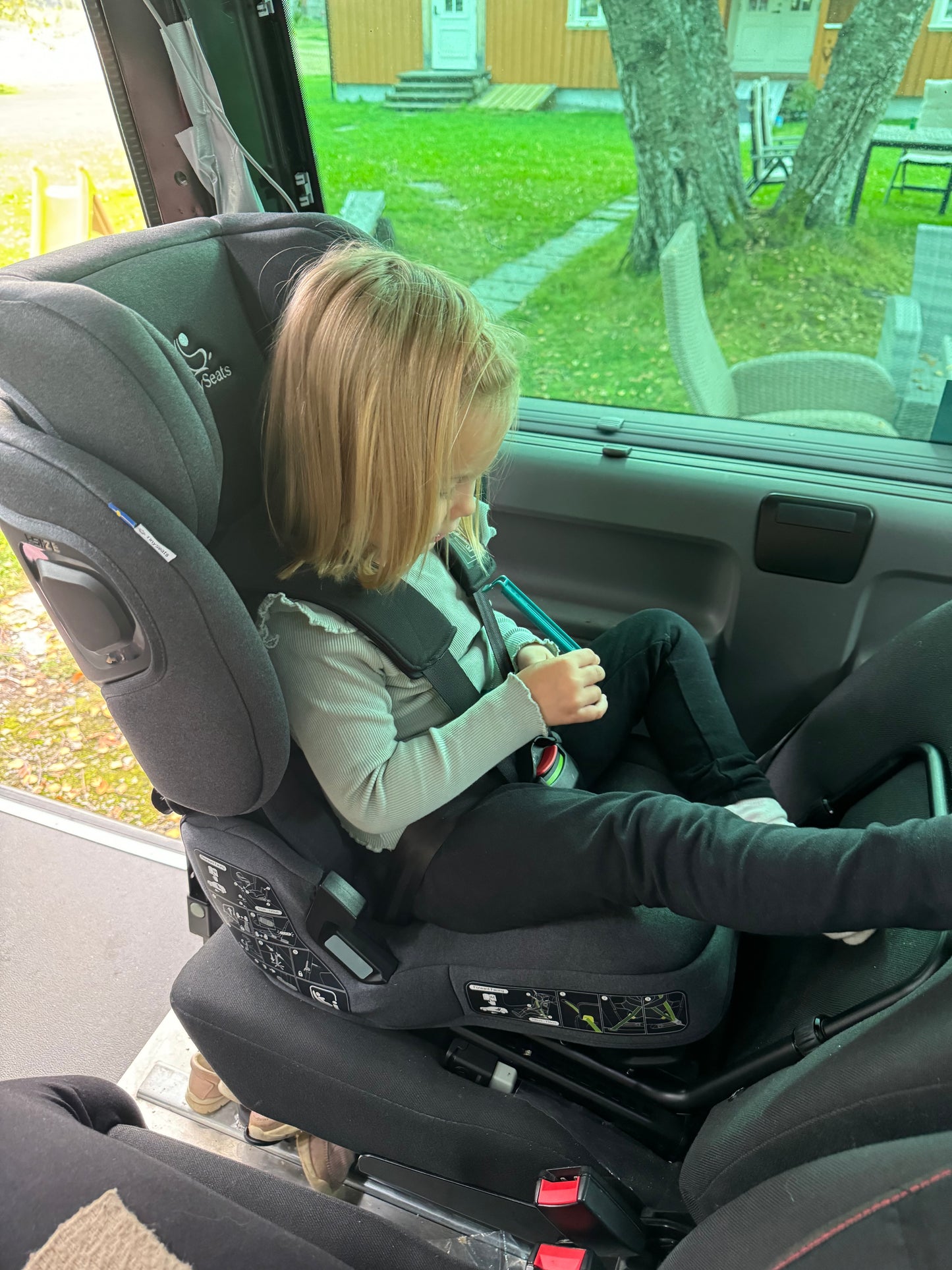 TinySeats Two i bil, 3 åring, 94 cm og 13 kg. Holm Barnesikring Butikk