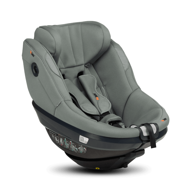 Besafe Beyond 2 hos Holm Barnesikring. Bakovervendt, beinplass og passer med isofix base. Meadow Green er en dus grønngrå farge. Pustende stoff.