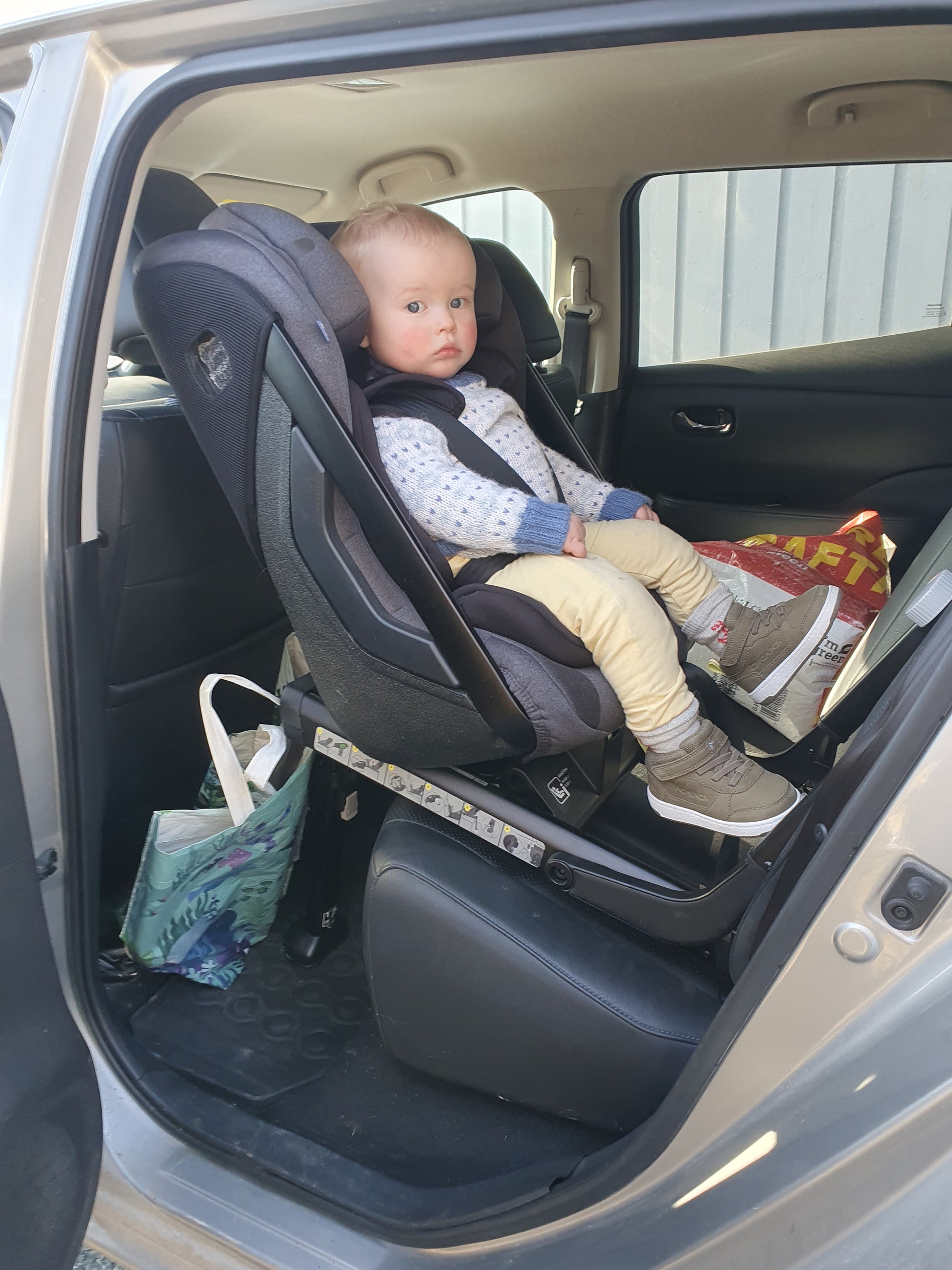 Axkid One 2 med mye benplass til liten gutt