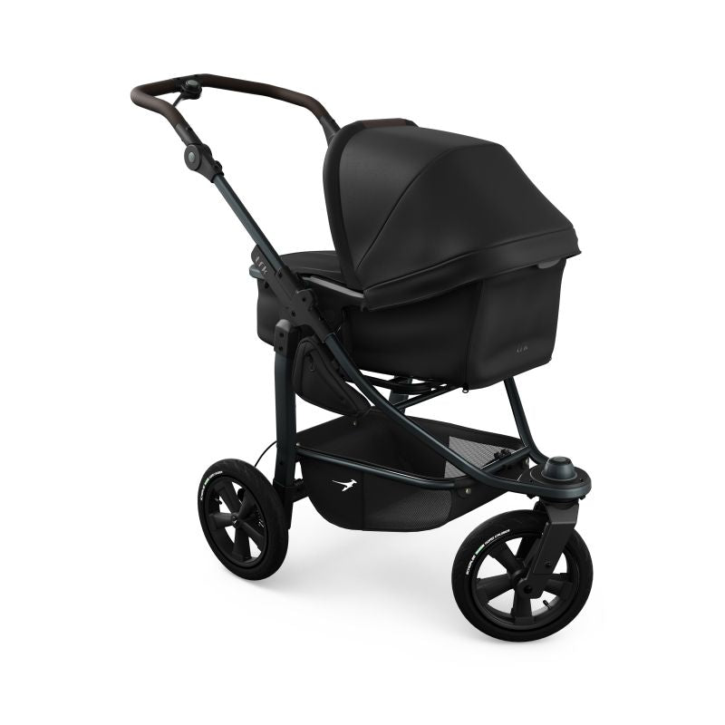 TFK Barnevogn, sportsvogn fra nyfødt til 3 år. Bra for baby med refluks, prematur, lite og stort spedbarn. Passer lenge! Godkjent joggevogn til å løpe eller gå med. Terreng og by, urban og stødig. Fulldempet. Skivebrems og håndbrems. Liggedel blir vendbar sittedel som kan brukes begge veier. Passer lange og korte foreldre. Lufthjul eller punkteringsfrie. Lett å legge sammen og slå opp. Kompakt. Enkel å trille. Låsbare og svingbare framhjul. God kalesje med solskjerming.